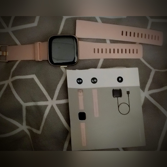 FitBit Versa 2 Health/Fitness Tracking Smartwatch Petal & Rose Gold - Picture 14 of 16